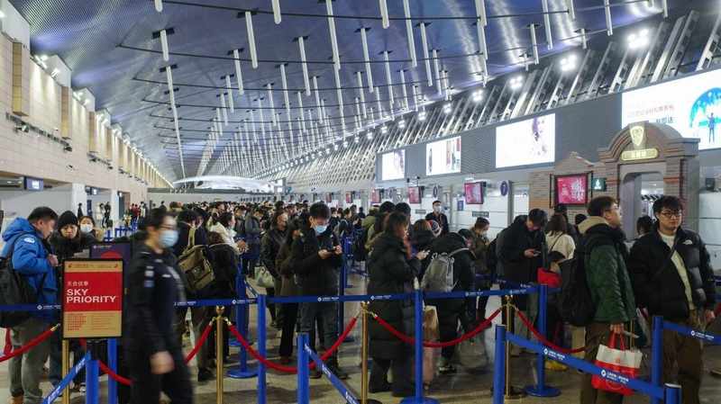  从困境到突破：深圳机场货运量飙升背后的感人故事 新闻