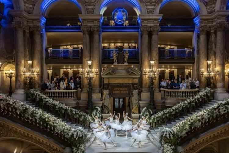 腾势欧洲首秀：易三方平台+闪充黑科技，中国高端新能源技术实力解析