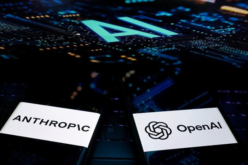 【技术深扒】从蒸馏攻击到市场博弈：拆解美国AI三巨头的真实意图