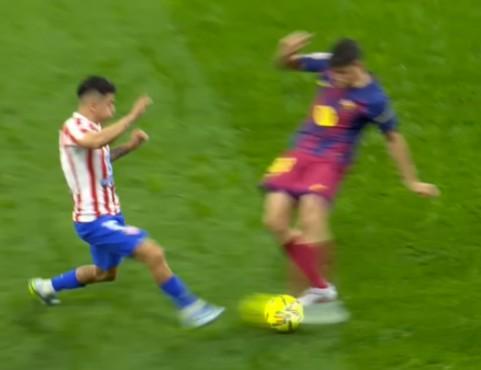 【深度复盘】VAR介入边界的技术迷思：巴萨马竞争议判罚背后的裁判决策逻辑 体育新闻