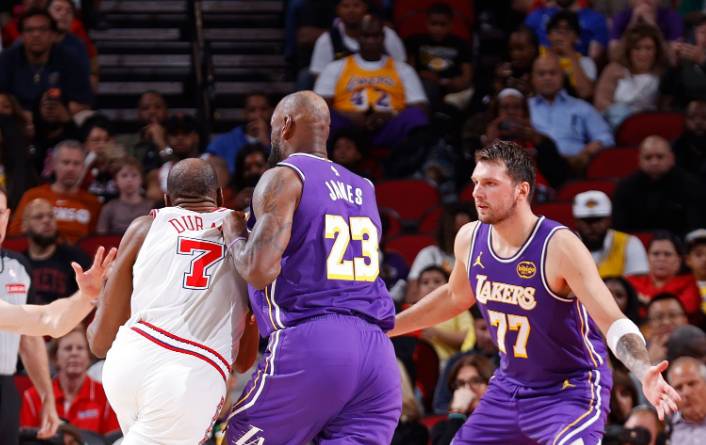  【数据复盘】詹杜季后赛14场交锋：得分效率、关键时刻与战术博弈的深层逻辑 体育新闻